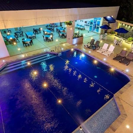 Hotel Deluxe Oasis De La Colina Girardot Exterior photo
