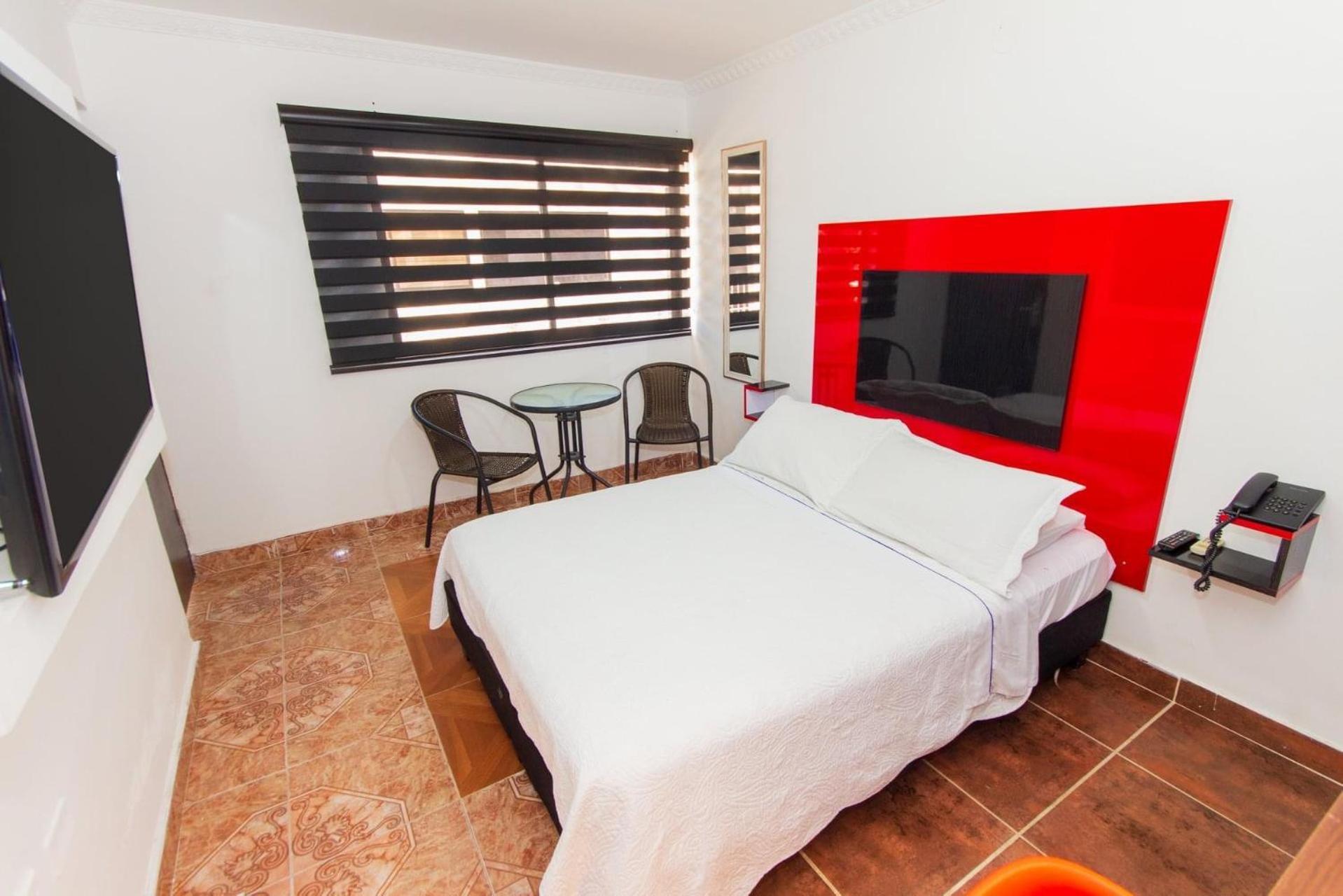 Hotel Deluxe Oasis De La Colina Girardot Exterior photo